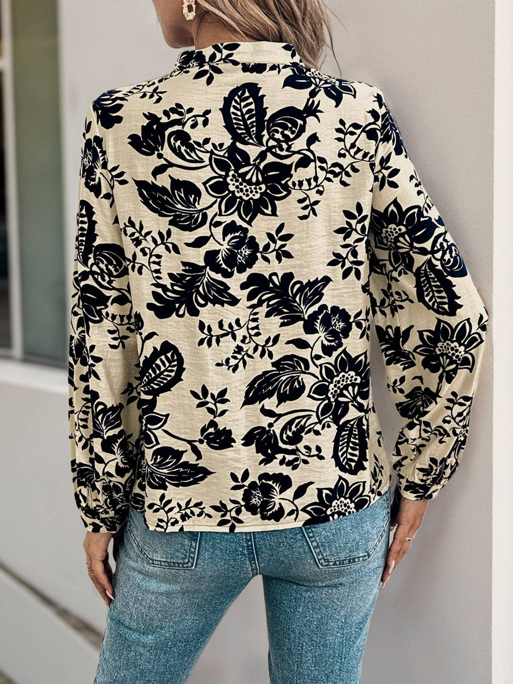 Floral Print Blouse with Pintuck Detail (Beige/Navy)